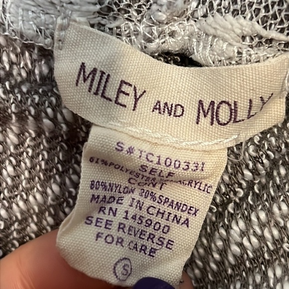 Women’s Gray & Lace Long Sweatshirt - Picture 12 of 12